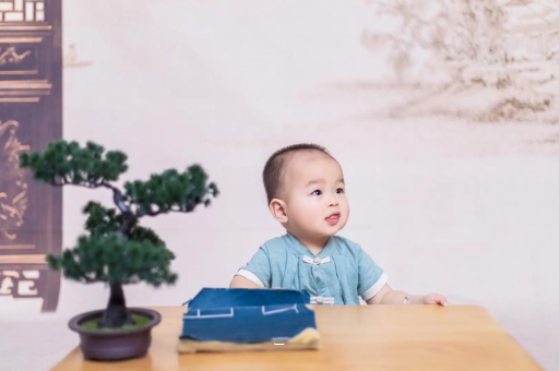 大理三个月宝宝抬头不稳 大理三个月宝宝抬头不稳